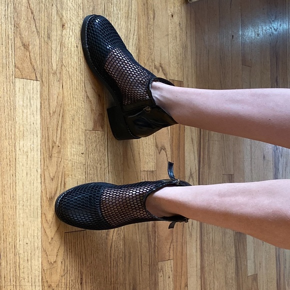 FSJ Mesh Heels - Picture 2 of 2